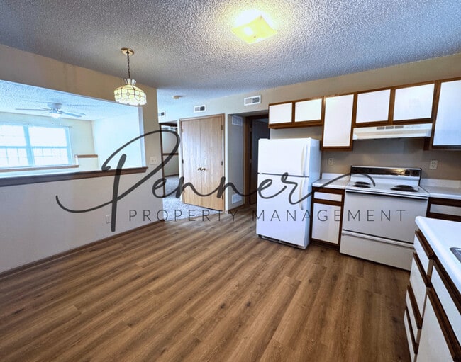 Photo - 132 N Crest Dr