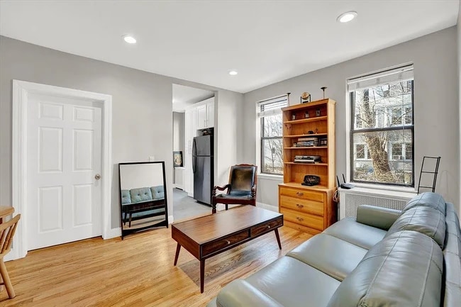Sala de estar - 3315 Pleasant Ave Unidad Furnished Condo