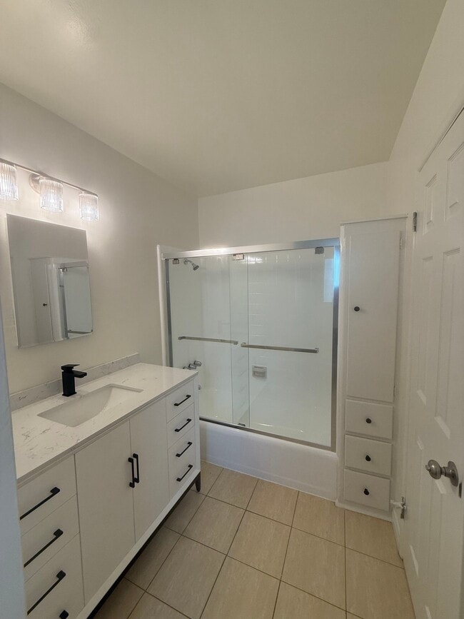 Photo - 1661 W 219th St Unidad 3