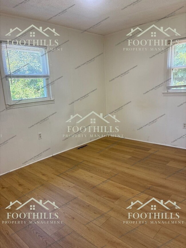 Photo - 202 Kennemore St