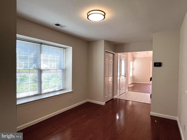 Photo - 40 Roxbury Ct