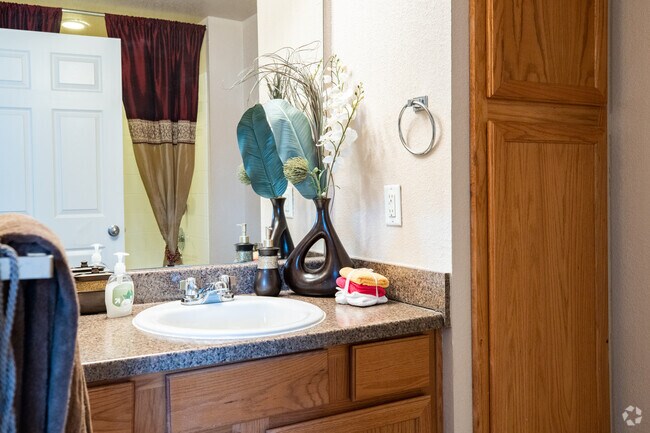 2BR, 2BA - 1150 SF - River Valley Apartments