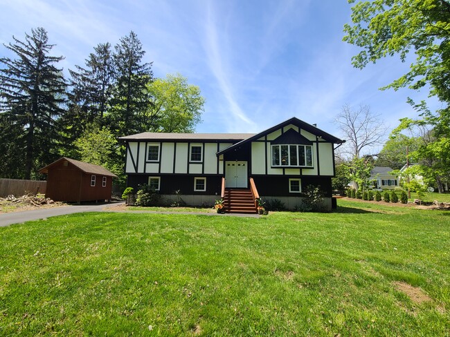Photo - 1445 S Main St House