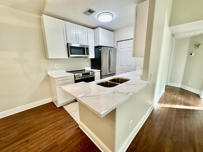 Photo - One Bedroom Renovated Condo at Plantation Point! Unidad 803