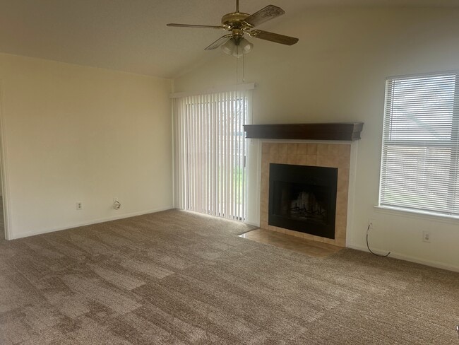 Photo - 1611 Mona Dr