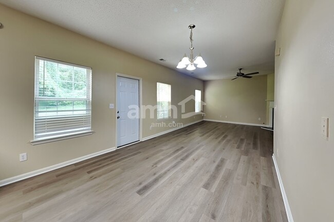 Photo - 1610 Thornwick Ter