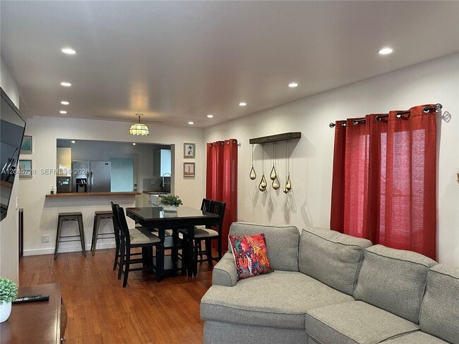 Building Photo - 2112 SW 60th Ct