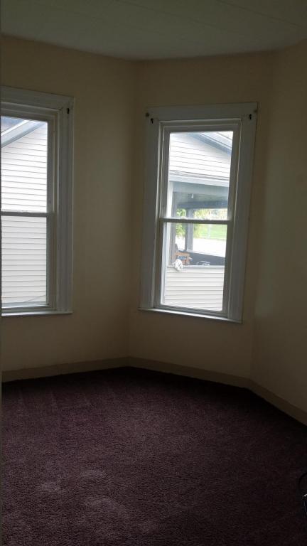 Photo - 327 E Robert St