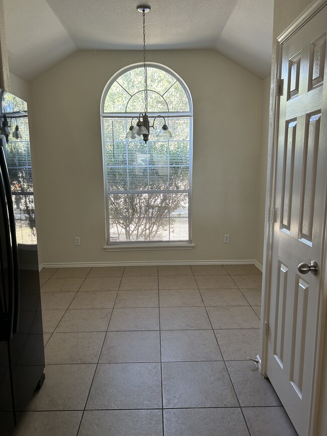 Photo - 5304 Willamette Ln