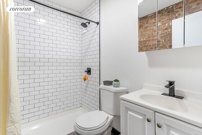 Photo - 47 E 129th St