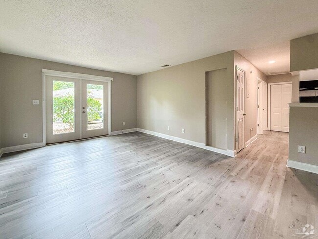 Building Photo - 500 N Crow Rd Rental