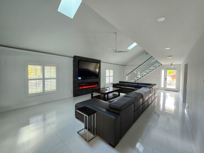 Photo - SEASONAL RENTAL - Luxury by the Beach!