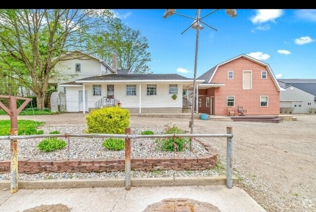Building Photo - 810 Newton Rd Rental
