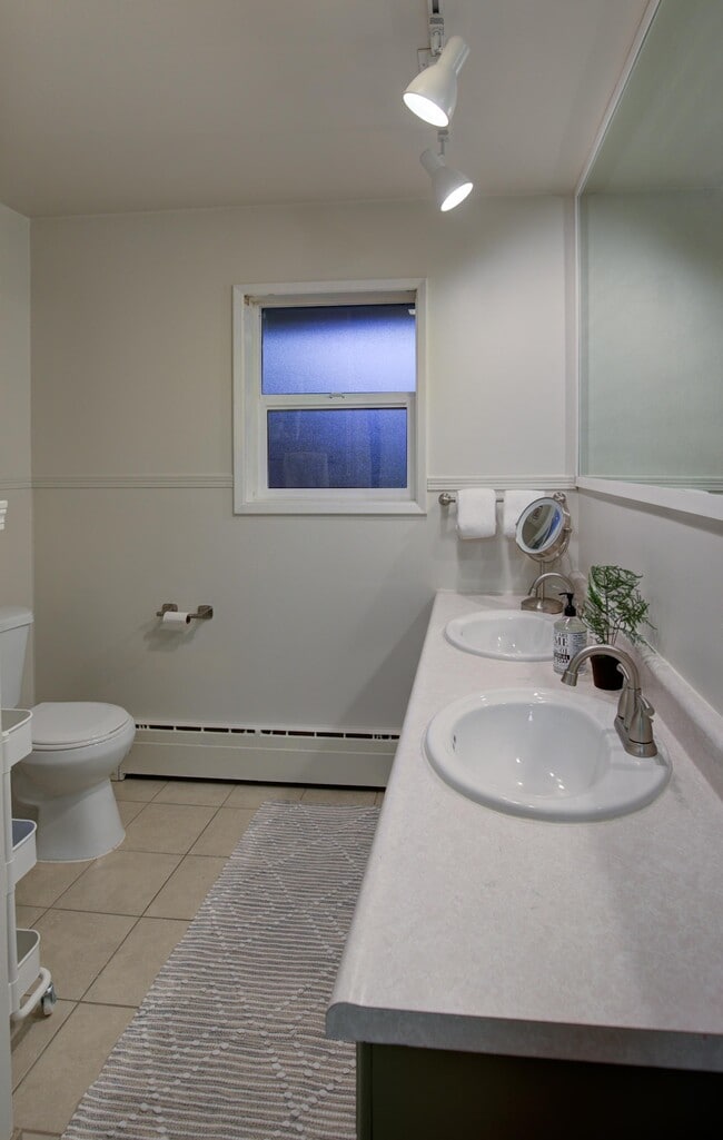 Photo - 1740 Bel-Aire Ave