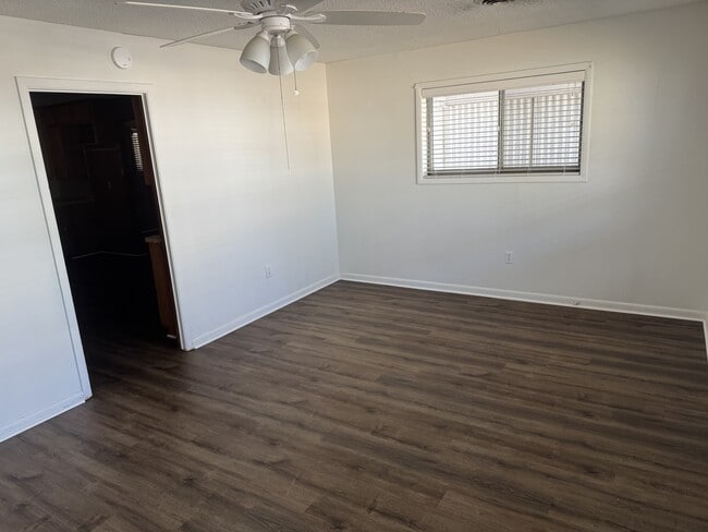 Building Photo - 513 3rd St