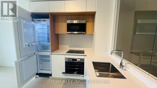 Photo - 322 Dupont St Unit 303