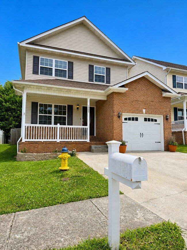 Photo - 1005 Lennox Cir