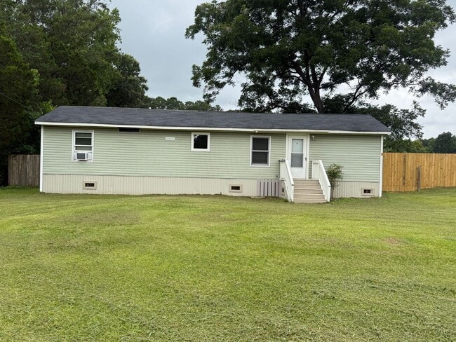 Building Photo - 2 bedroom, 1 bath Mobile Home