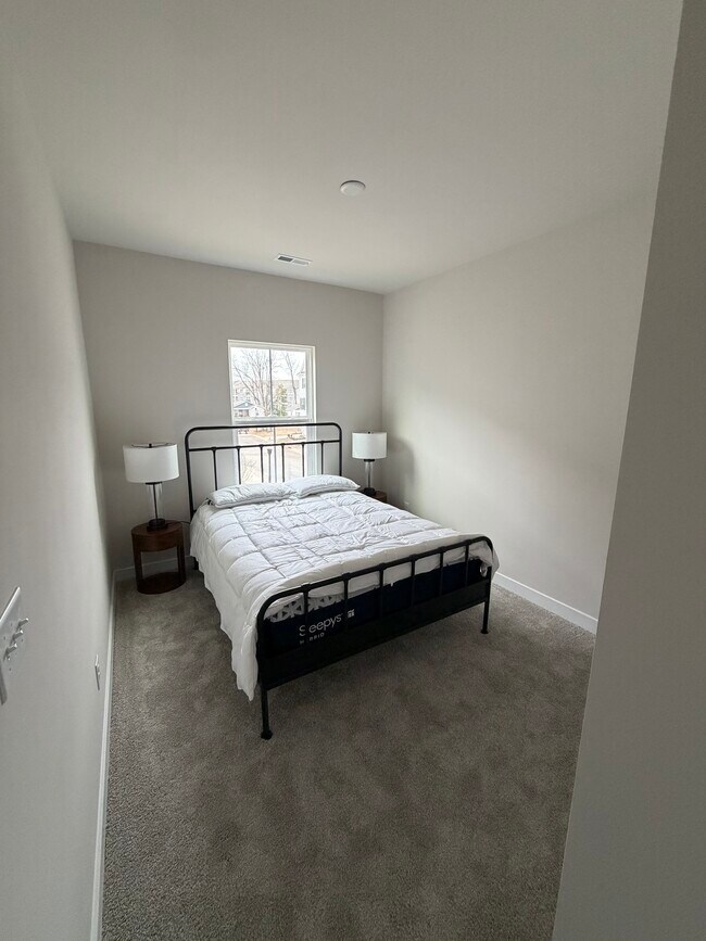 Photo - 2553 Ellen Ave