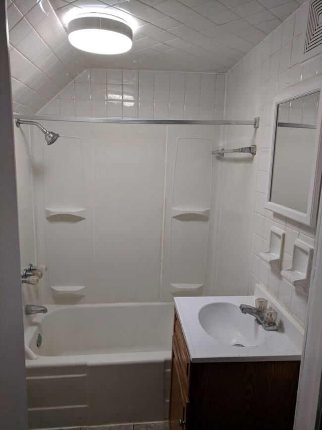 Photo - 5833 Curry Rd Unit Apt 1