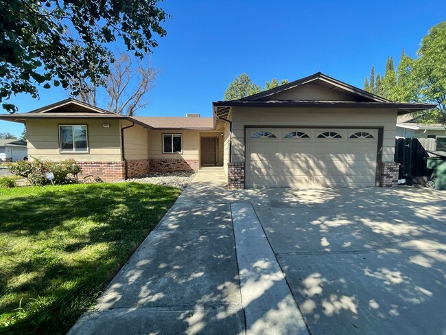 4-bedroom single story in NW Modesto! - 4-bedroom single story in NW Modesto! Casa