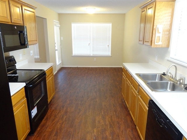 Photo - 721 Stonebrooke Dr