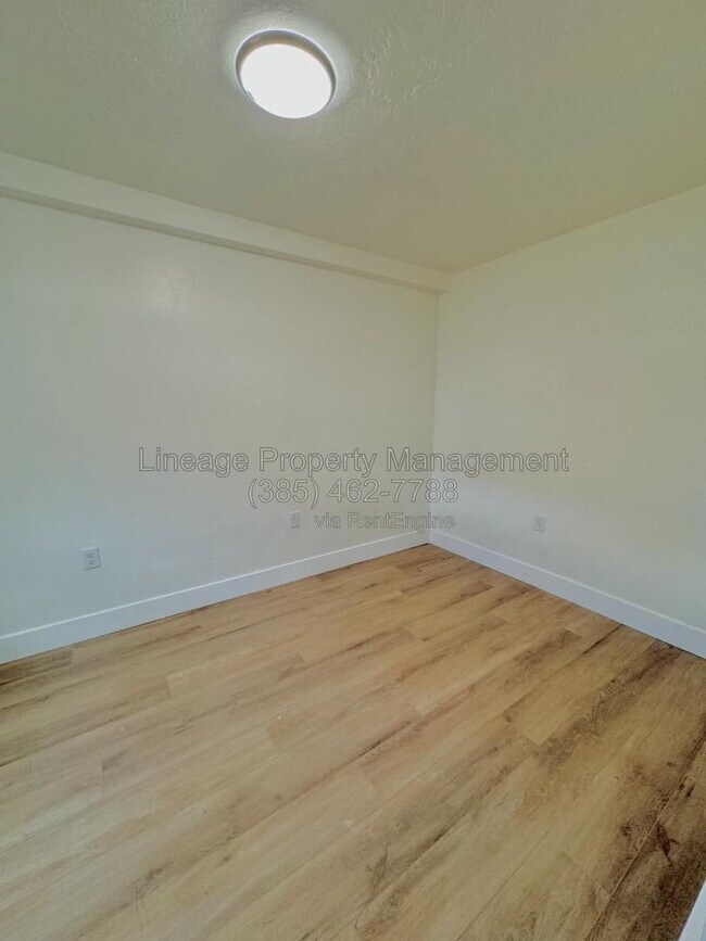 Photo - 420 W 20th St Unit 3