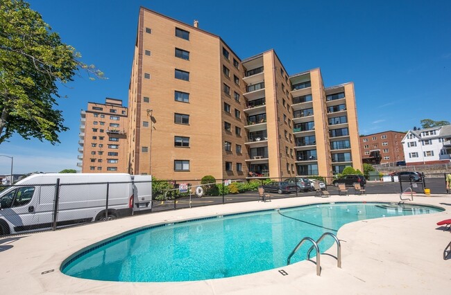 Photo - 295 Lynn Shore Dr Unidad 705