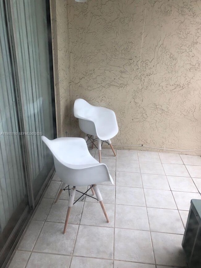 Building Photo - 2903 N Miami Beach Blvd Unit 1008