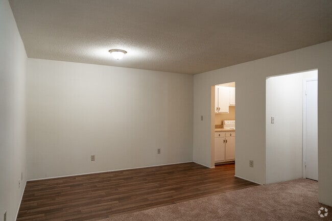 Shamrock 1x1 585 Sq. Ft. – Dining Room