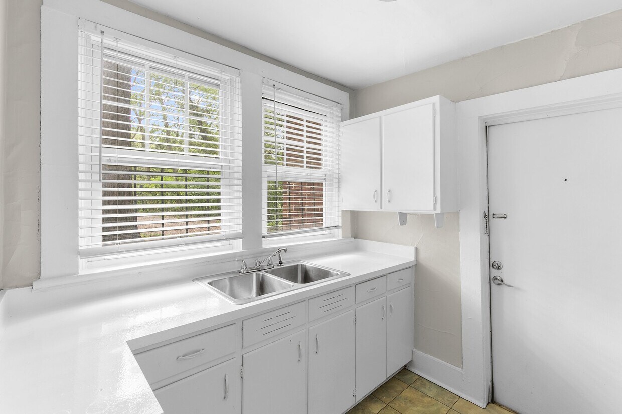Floor Plan - 1 Bedroom / 1 Bathroom Apartment