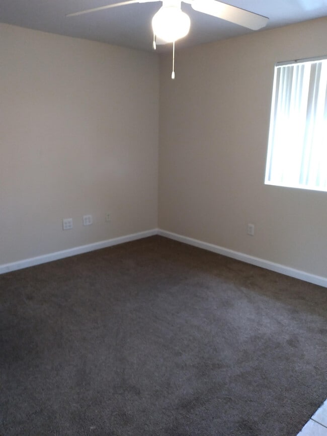 Photo - 211 N Greenbriar Rd