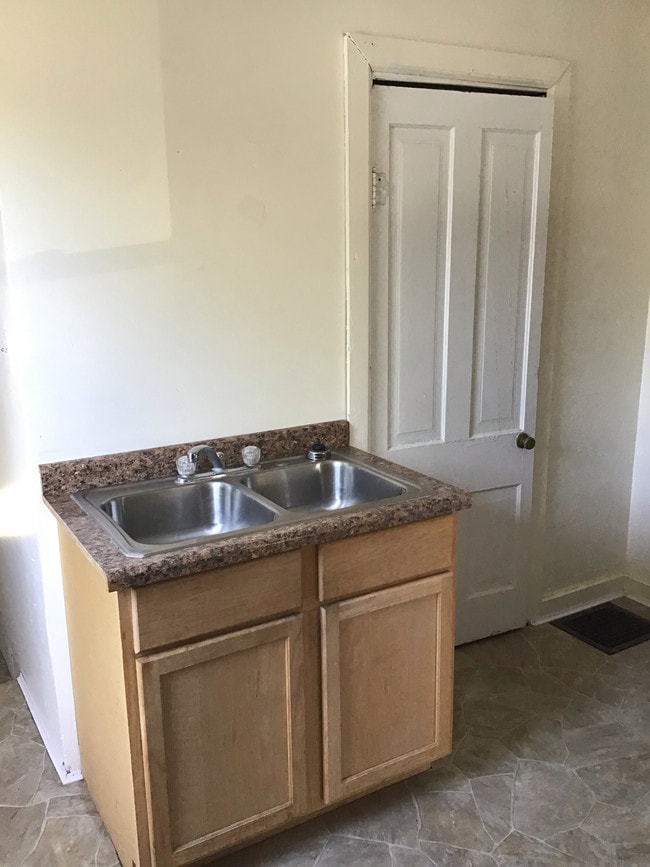 Photo - 362 W 5th St