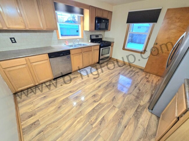 Photo - 5412 41st Ave Unit Lower