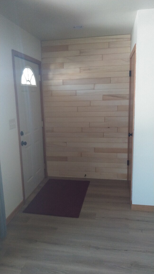 Front entry w/wood wall - 719 Moreland Ave