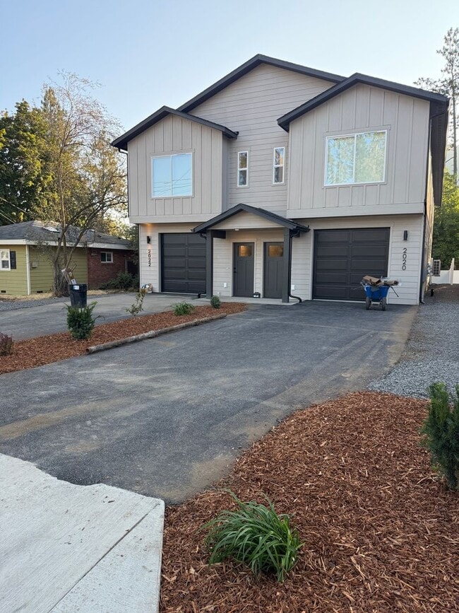 Building Photo - Duplex in CDA ! Rental