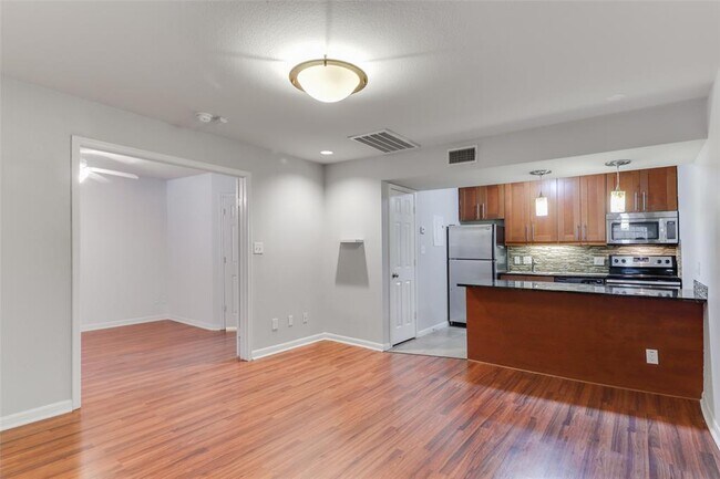 Photo - 7685 Northcross Dr Unit 826