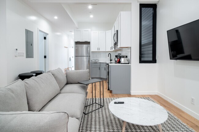 Photo - Common Evergreen