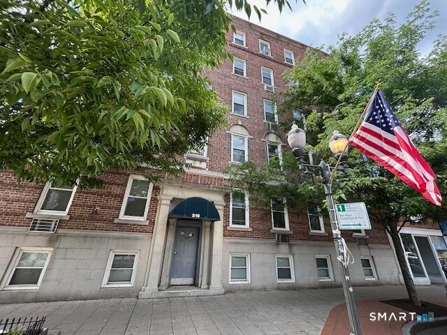 Building Photo - 218 Bedford St