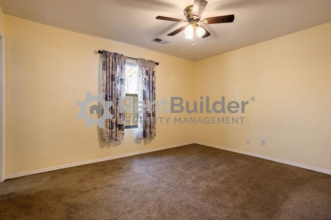 Photo - 708 Shire St SW