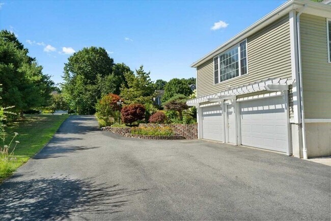 Photo - 89 Boulder Hill Dr
