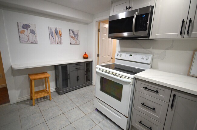 Photo - 712 Lublin Av Unit LOWER