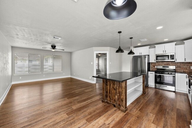 Building Photo - 9758 Farrell Dr Rental