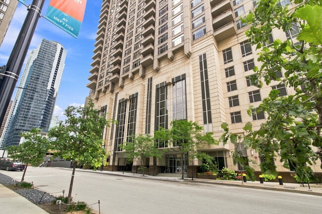 Building Photo - 530 N Lake Shore Dr Unit 2005