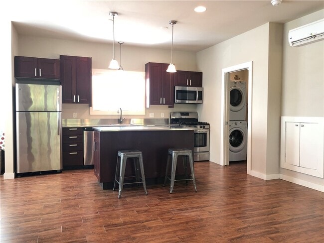 Photo - 1656 Neptune St