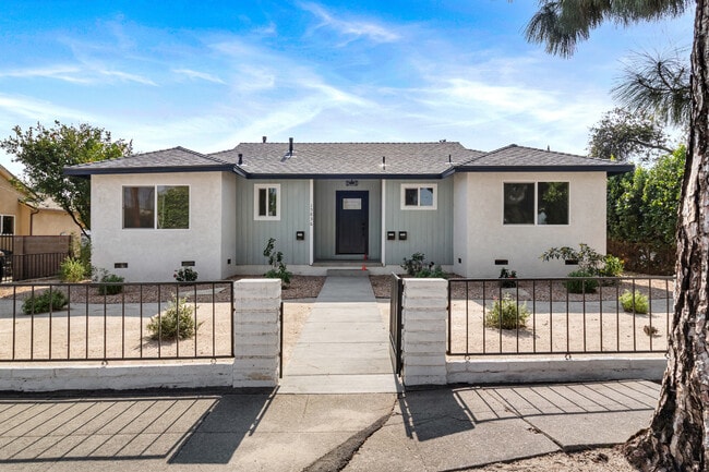 Building Photo - 15836 Chatsworth St