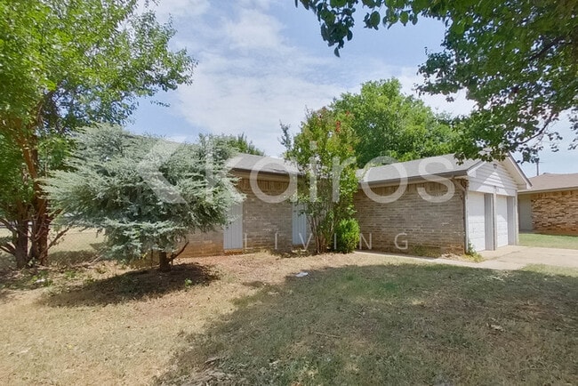 Photo - 405 E Meadow Ln Ct