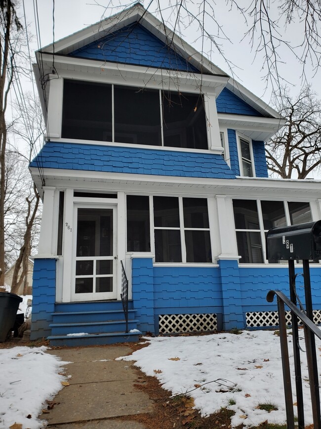 Building Photo - 261 N Ballston Ave Unit #1