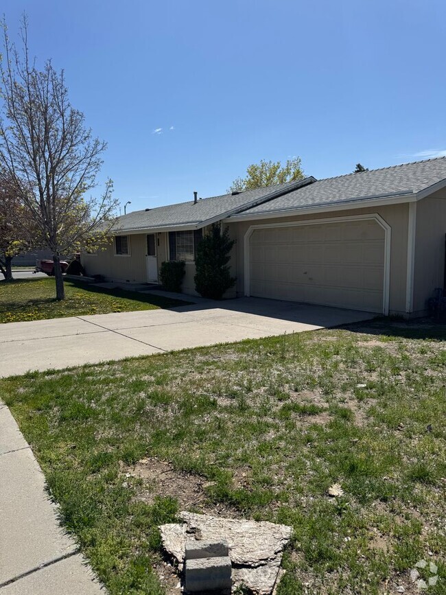 Building Photo - Cute Home in Carson City Near Empire Eleme...