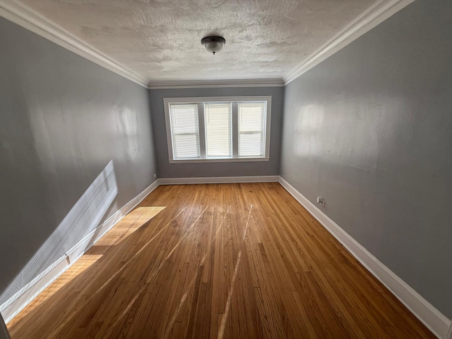 Building Photo - 654 N Lamon Ave Unit 1n Rental